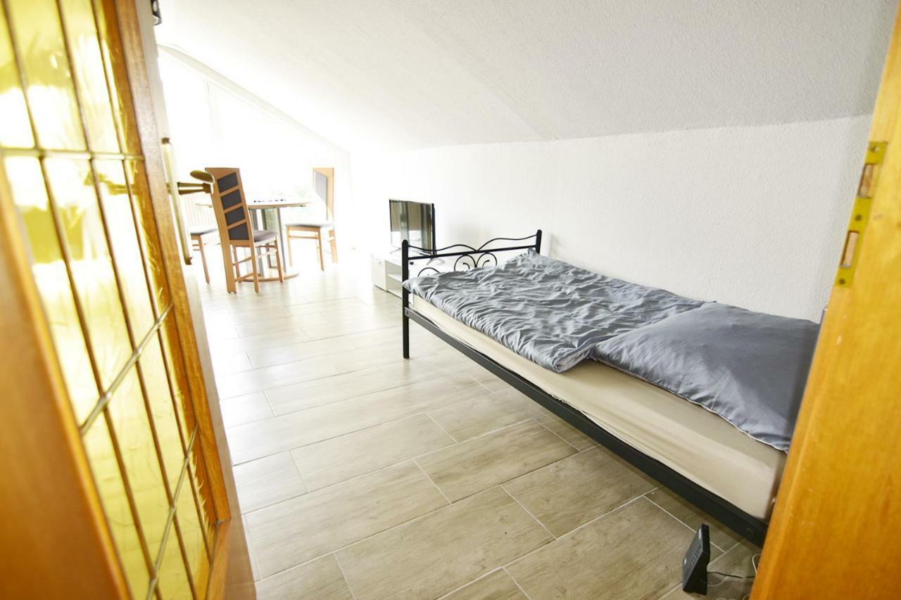 Apartment Köln Porz Szoba fotó